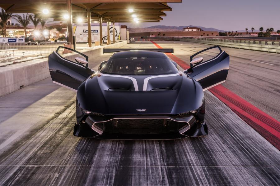  Aston Martin Vulcan 2016 года  (фото 17 из 38)